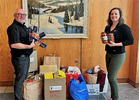 Denrées alimentaires ramassées par l’équipe de Garaga St-Georges pour la Guignolée des Fêtes de Centraide