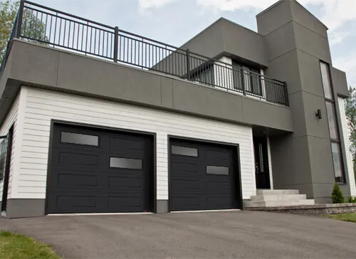 Standard+ Classique XL, 9' x 7', Noir, fenestration : Décalée avec verre Sablé blanc