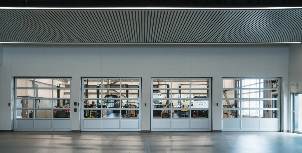 G-4400, 11' x 10', Anodisé clair laminé à un contre-plaqué